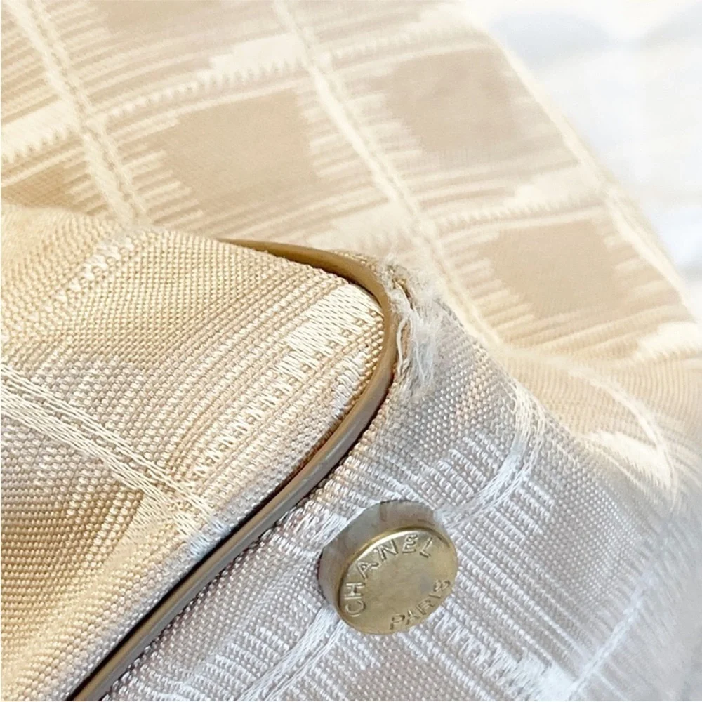 AUTHENTIC Chanel Vintage Ligne Travel Tote in nude​​​​​​​​​​